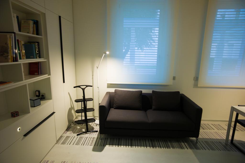 Stylish Mini In The Heart Of Milano Apartment Стая снимка